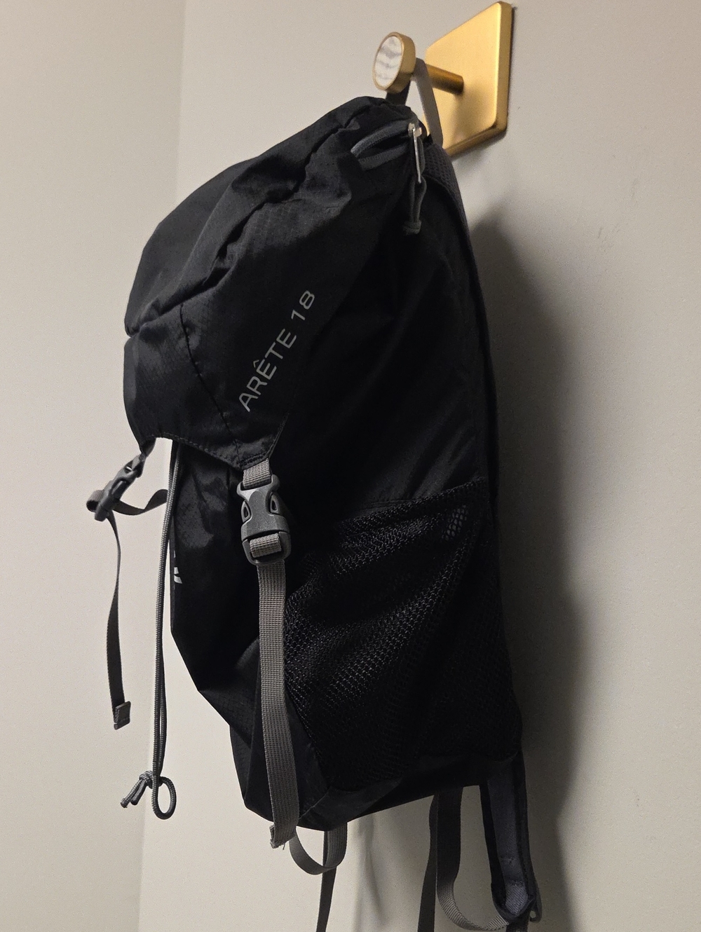 Camelbak Arete 18 Hiking Backpack, Hydration Pack, 70 Oz Bladder, Black